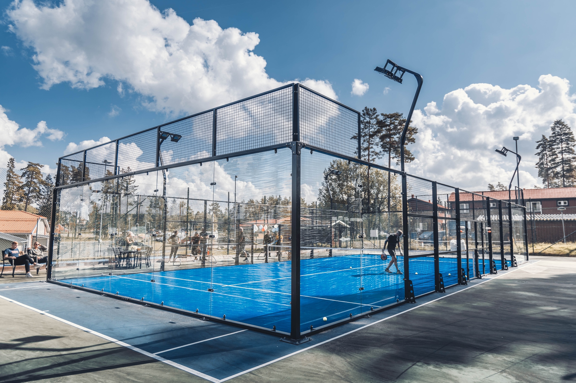 Padelarena med människor